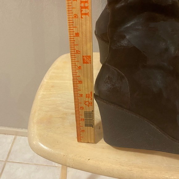 Brown leather’s distressed boots - Picture 2 of 3